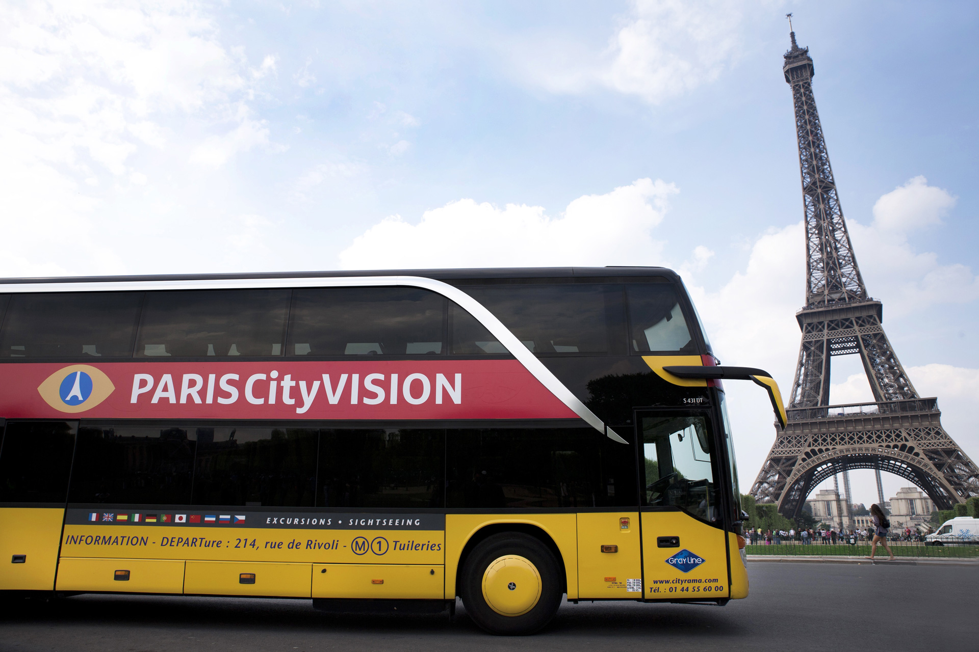 Paris CityVision, navette devant la Tour Eiffel, © JF. Valentin